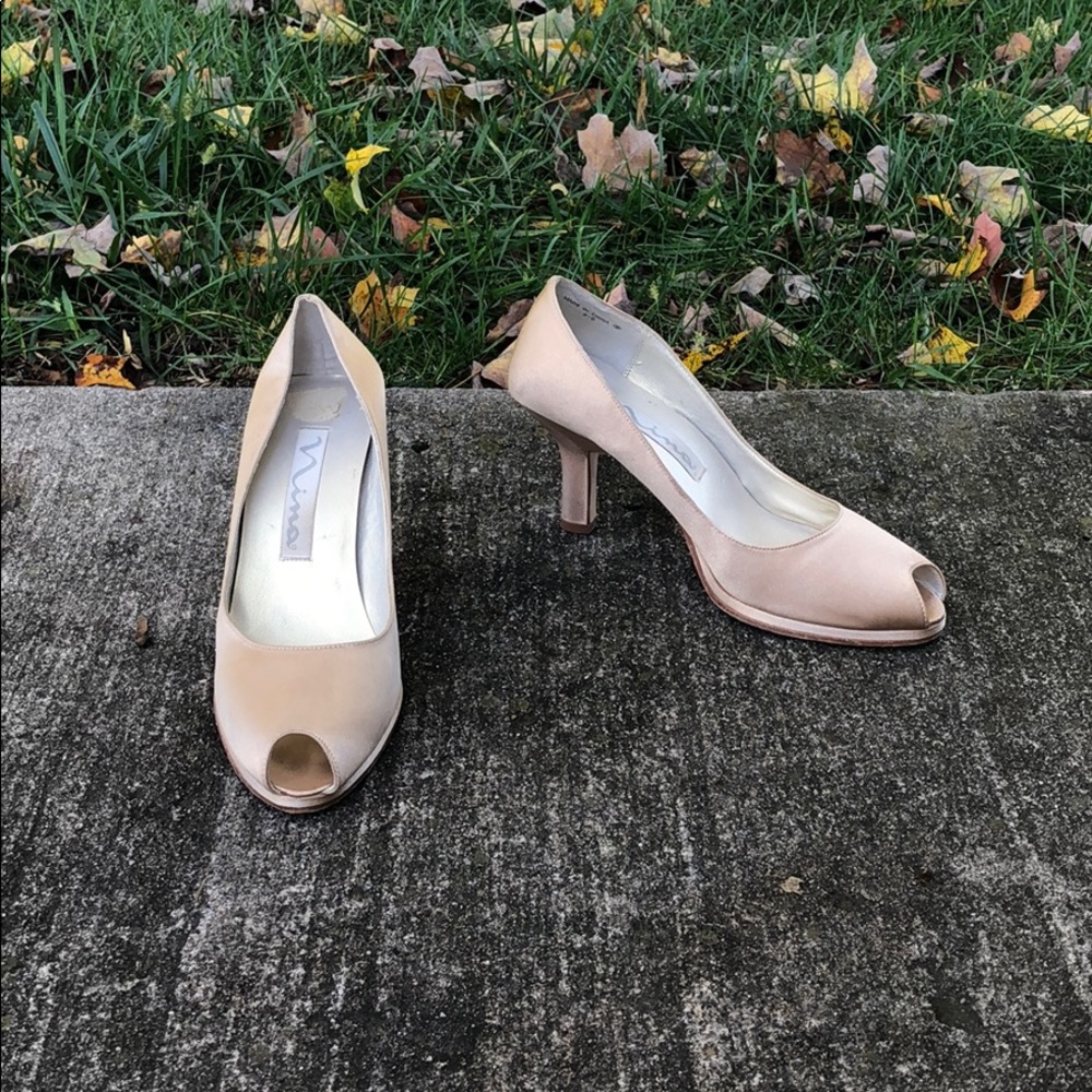 Nina Contesa Peek-a-Boo Toe Pumps
